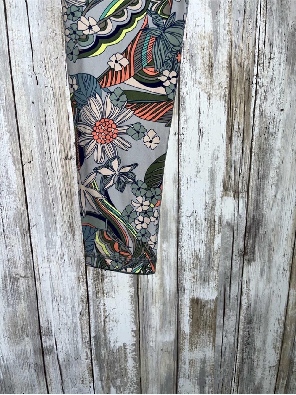 Victoria Sport High Rise Floral Print Leggings Small Multicolor Workout Pants - Picture 3 of 4